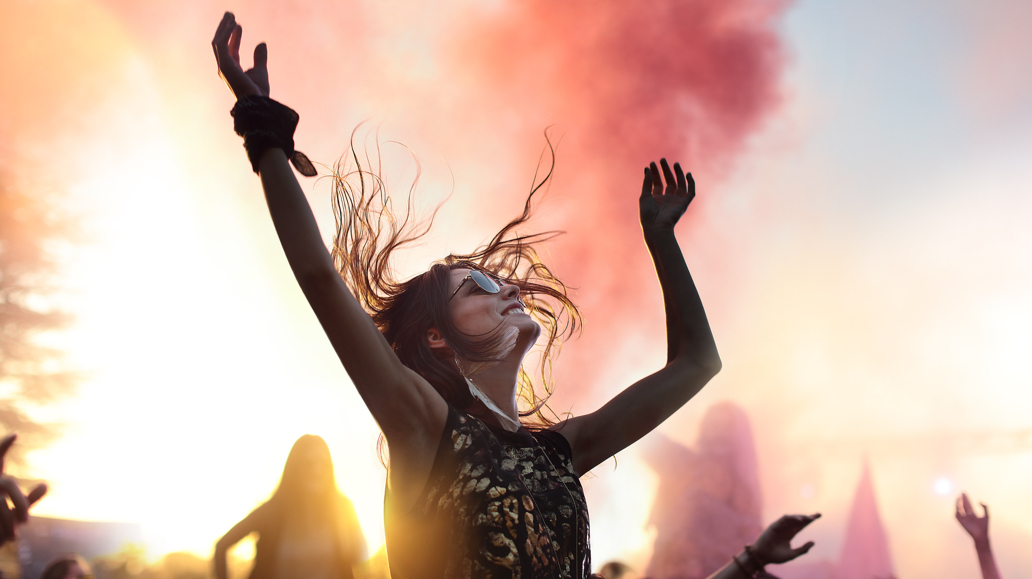 girl dancing at concert