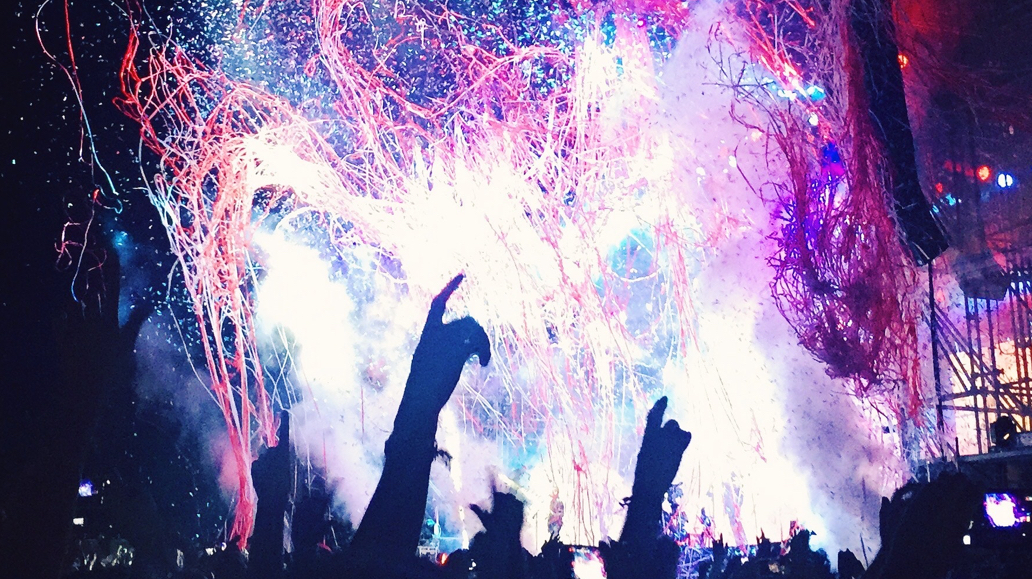 lights and decorations on stage at concert